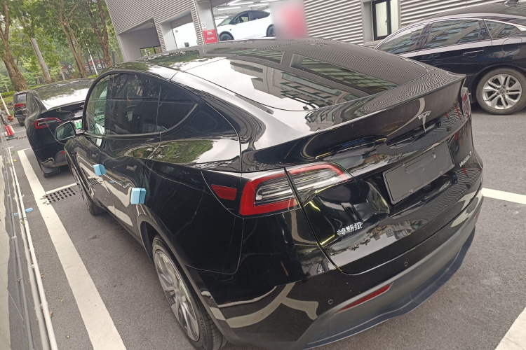Tesla Model Y 2023 car image #7