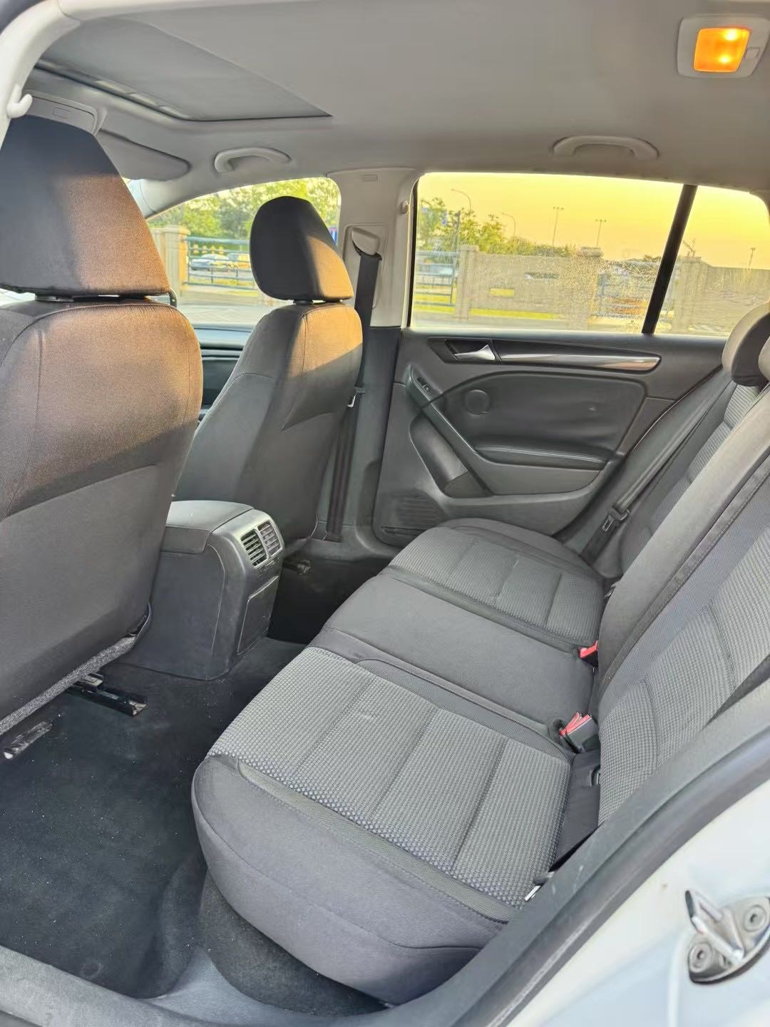 Volkswagen Golf 2012 car image #6