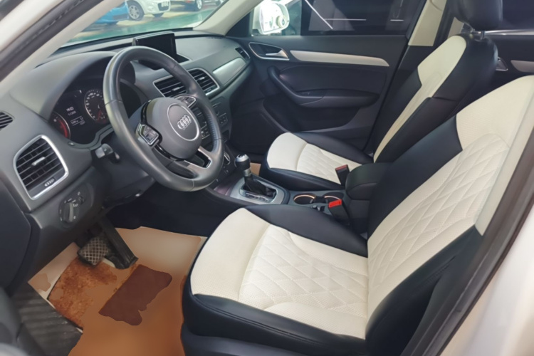 Audi Q3 2018 car image #15