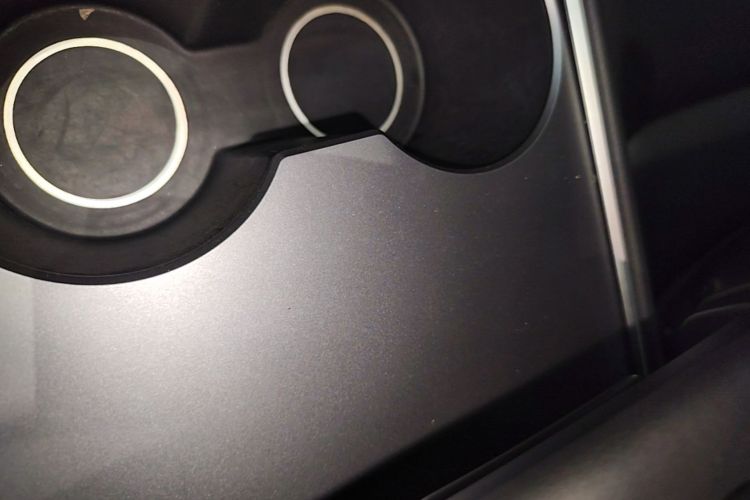 Tesla Model Y 2023 car image #9