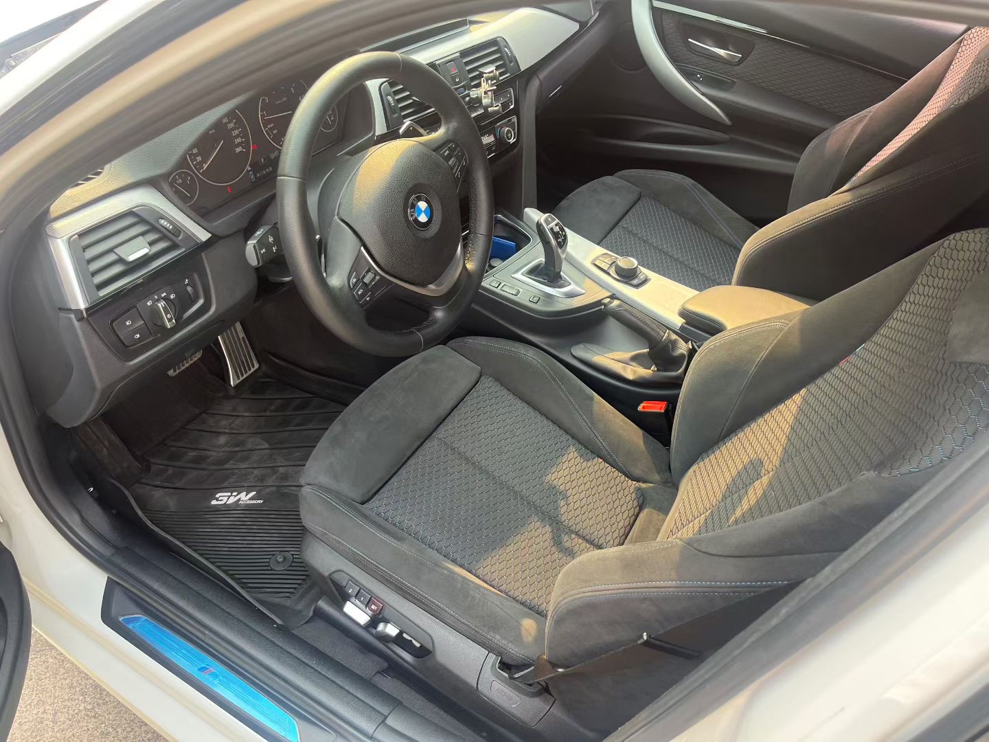 BMW 3 Series 2017 car image #6