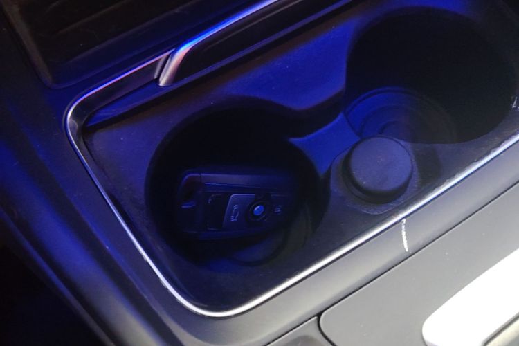 BMW 3 Series 2019 #9 BMW 3 Series 2019 car image #9