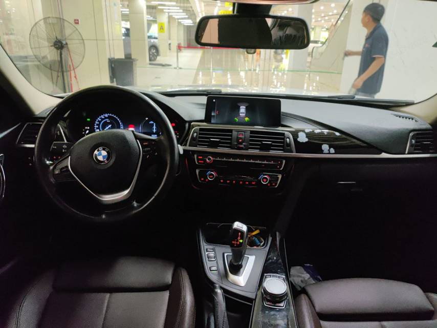 BMW 3 Series 2019 car image #5