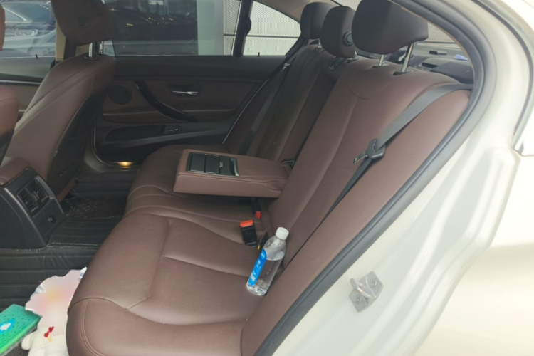 BMW 3 Series 2018 car image #17