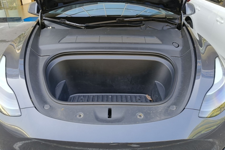 Tesla Model Y 2024 car image #20