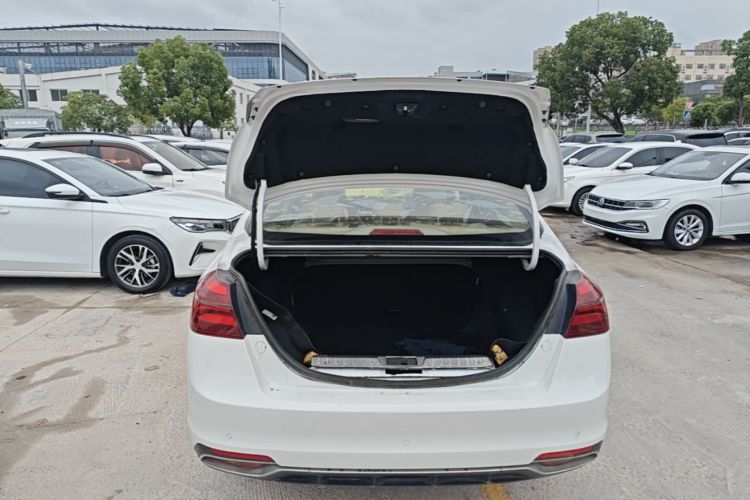 GEELY Emgrand 2018 car image #19