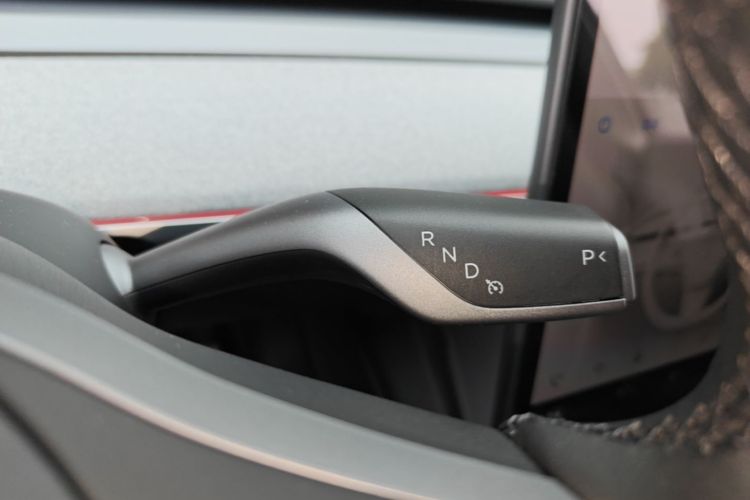 Tesla Model Y 2024 #14 Tesla Model Y 2024 car image #14