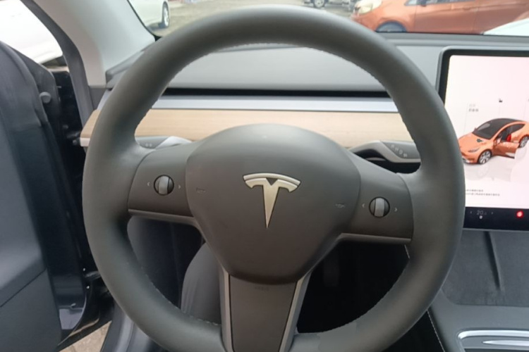 Tesla Model Y 2022 #11 Tesla Model Y 2022 car image #11