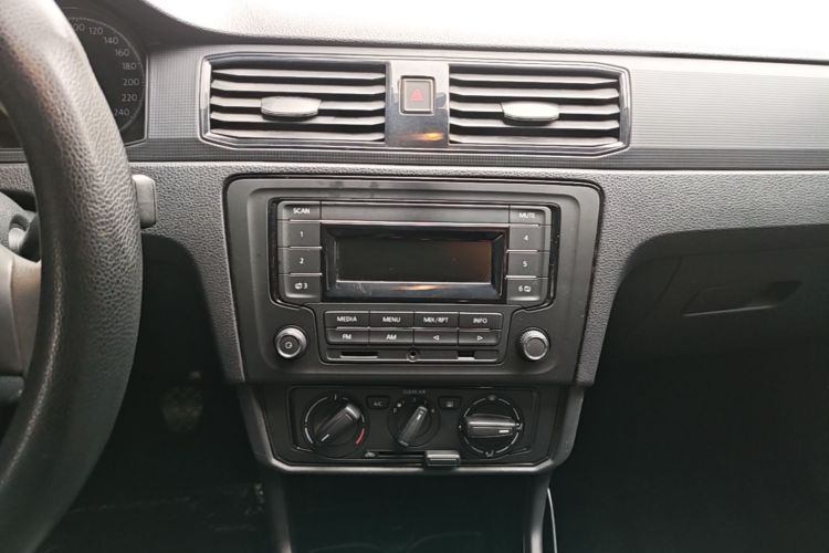 Volkswagen Santana 2020 immagine di auto #13