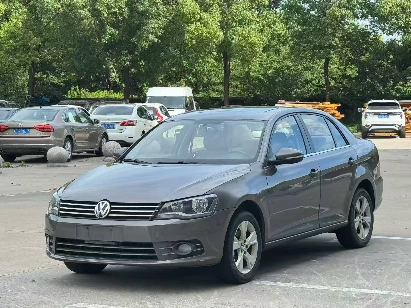 Volkswagen Bora 2014 car image 