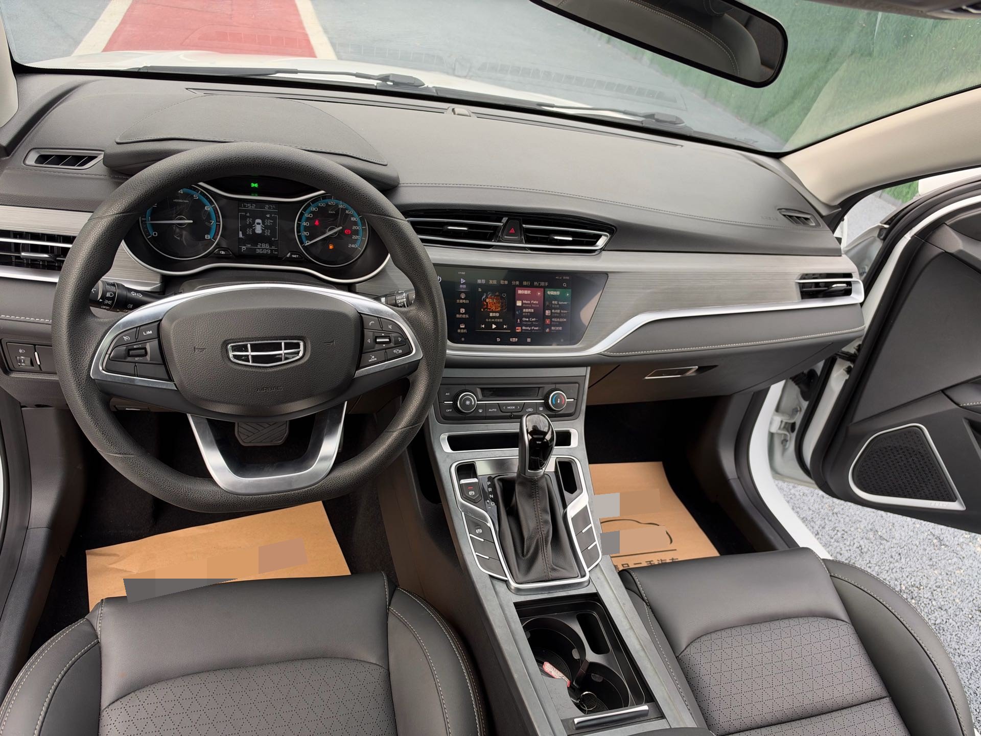 GEELY Emgrand 2021 car image #13