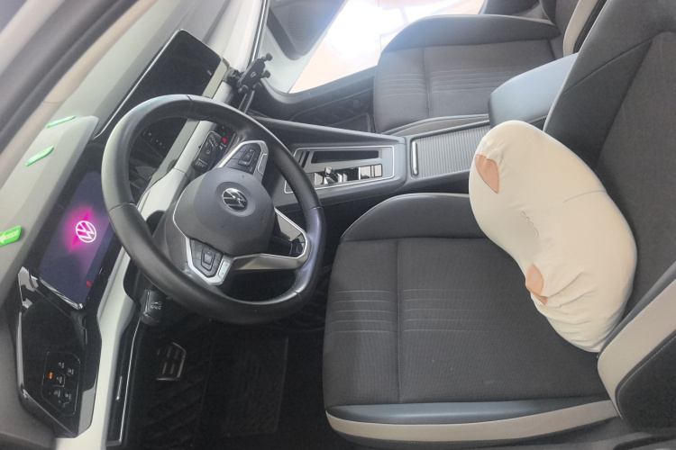 Volkswagen Golf 2021 car image #23