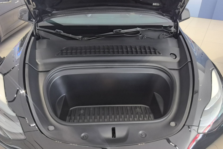 Tesla Model Y 2023 immagine di auto #20