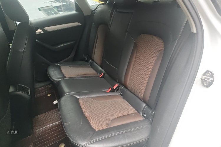 Audi Q3 2018 car image #19