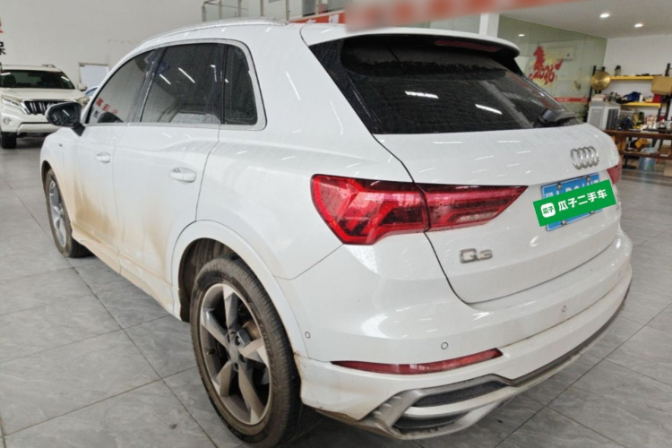 Audi Q3 2022 car image #5