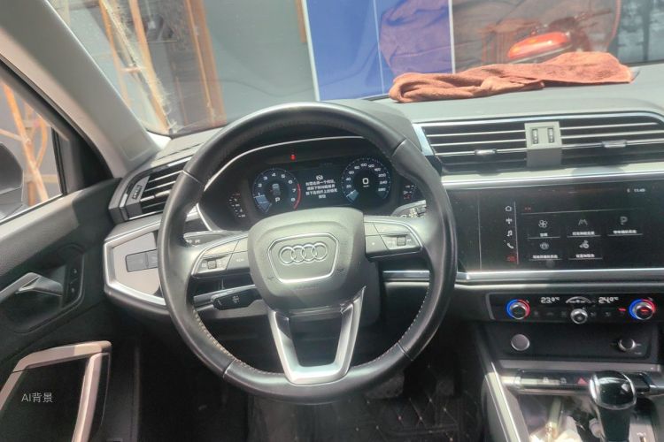 Audi Q3 2020 car image #12