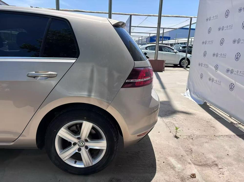 Volkswagen Golf 2017 car image #6