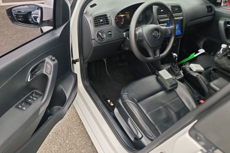 Volkswagen Polo 2018 car image #16