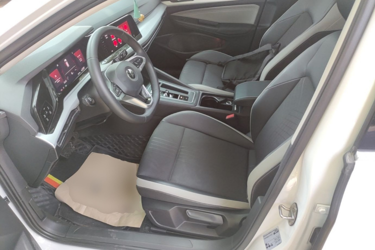 Volkswagen Golf 2023 car image #15
