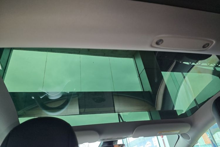 Tesla Model 3 2022 car image #18