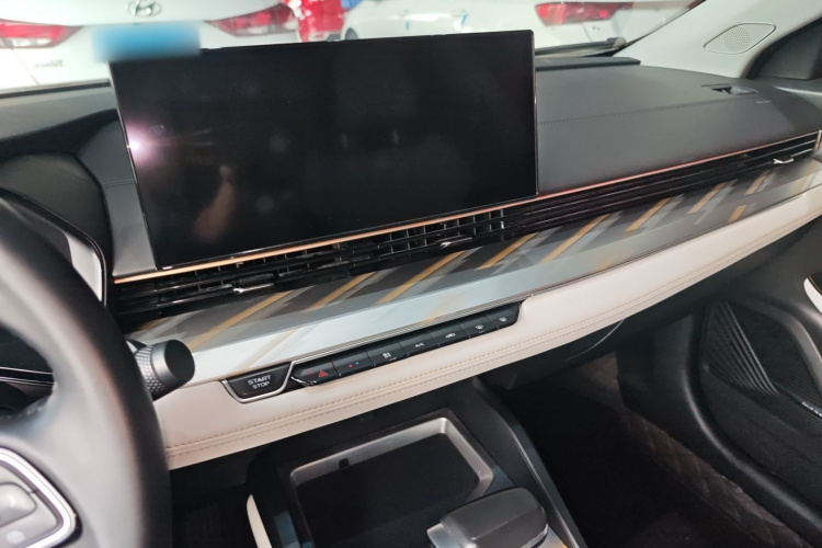 GEELY Emgrand L 2022 car image #15