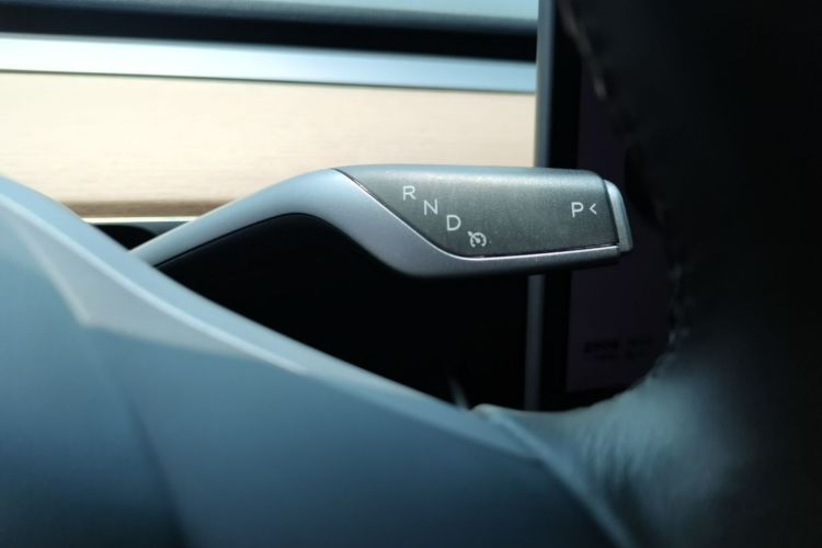 Tesla Model 3 2020 car image #16