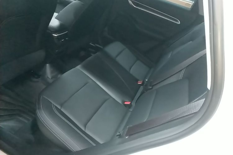 GEELY Emgrand 2026 image de voiture #17