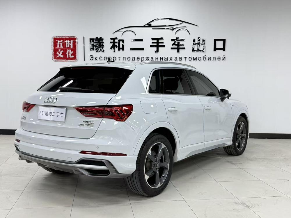 Audi Q3 2022 car image #7
