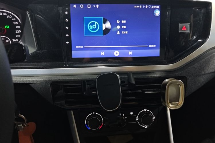 Volkswagen Polo 2020 car image #17