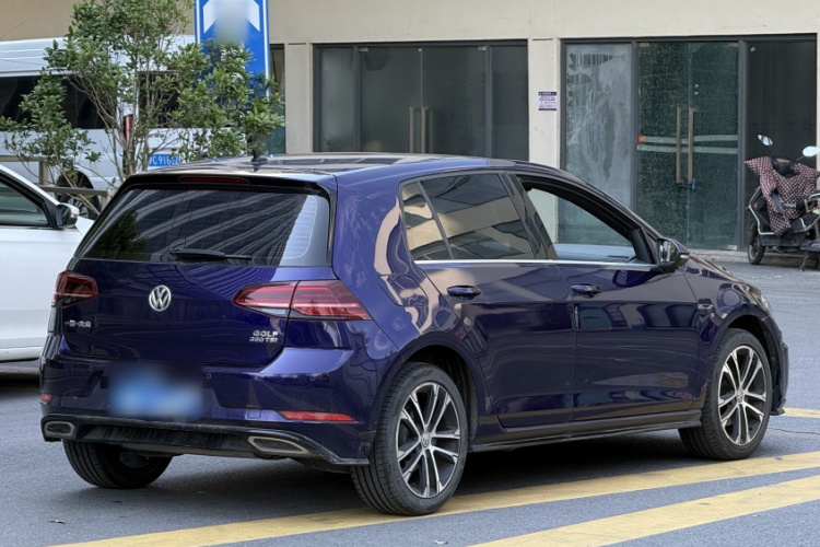 Volkswagen Golf 2019 car image #6