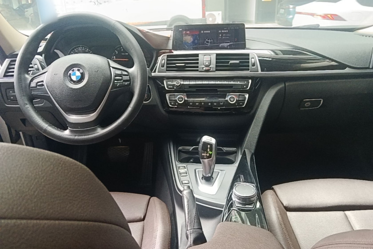 BMW 3 Series 2019 #10 BMW 3 Series 2019 car image #10