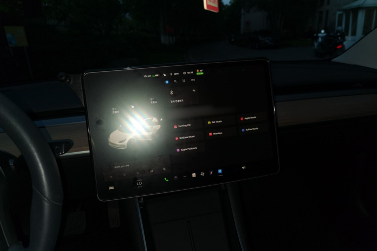 Tesla Model 3 2020 #16 Tesla Model 3 2020 car image #16