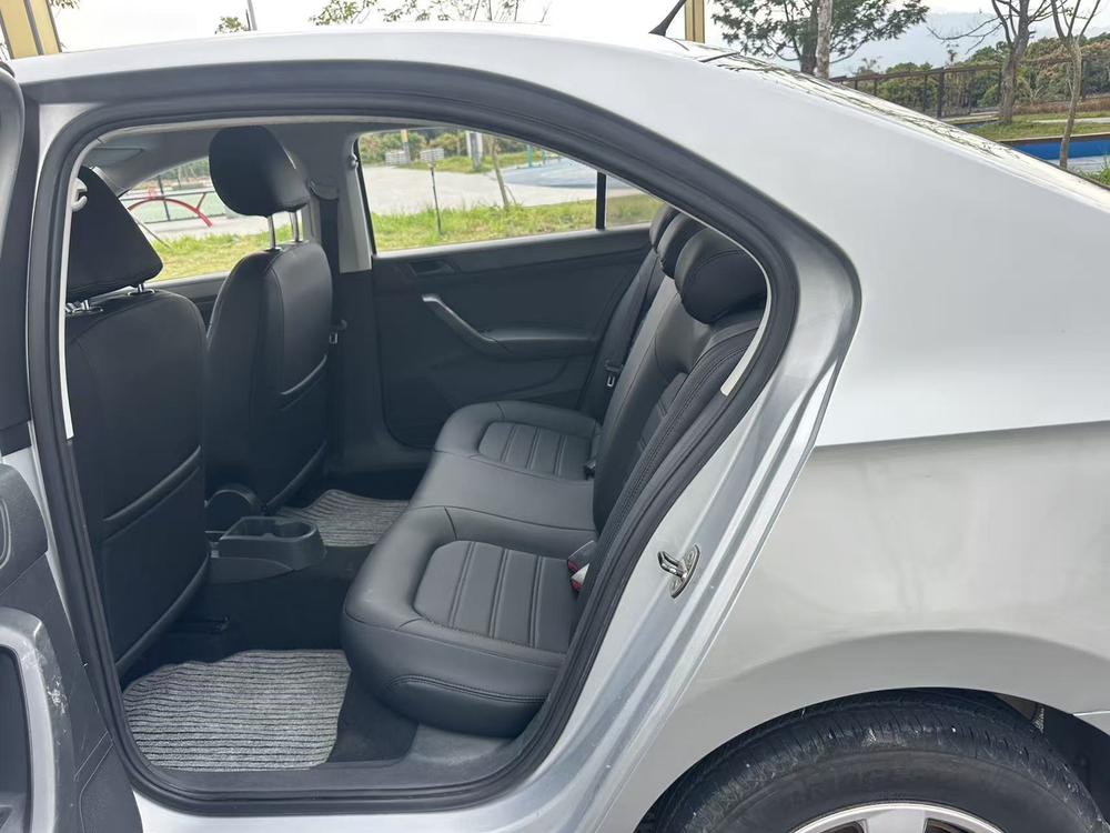 Volkswagen Santana 2013 car image #28