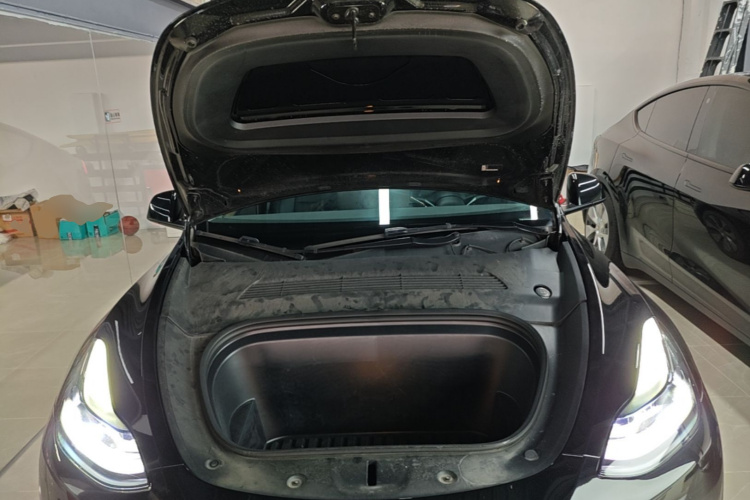 Tesla Model Y 2022 car image #22