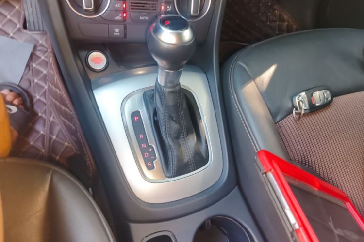 Audi Q3 2017 car image #14