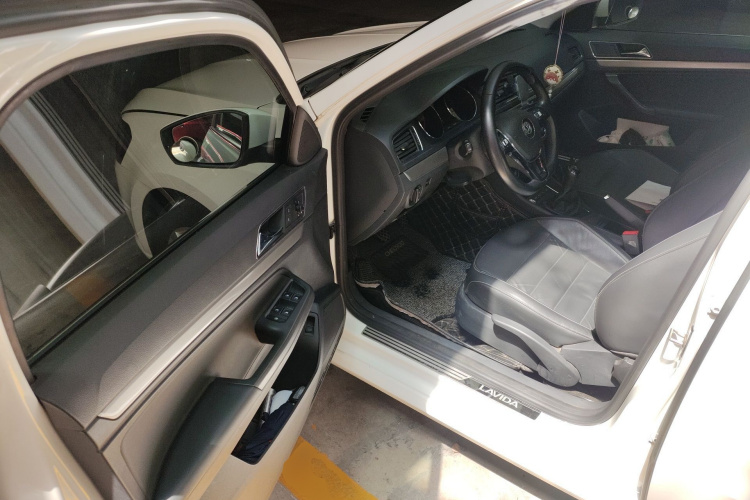 Volkswagen Lavida 2020 car image #9