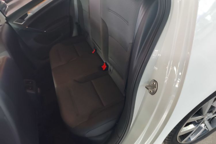 Volkswagen Golf 2020 car image #13