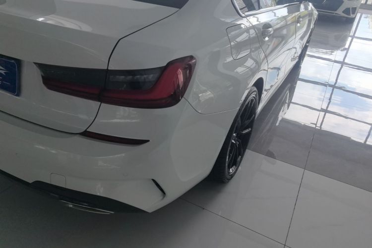 BMW 3 Series 2022 car image #8