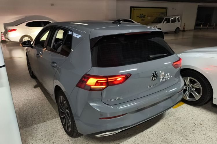 Volkswagen Golf 2022 car image #5