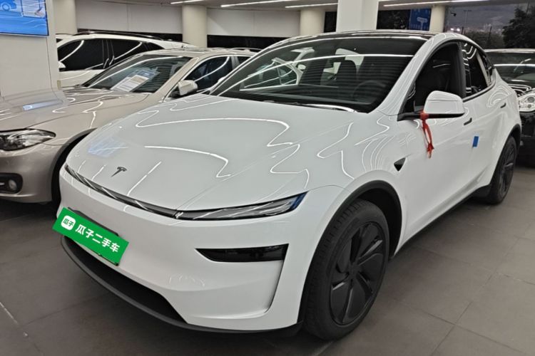 Tesla Model Y 2026 #2 Tesla Model Y 2026 car image #2
