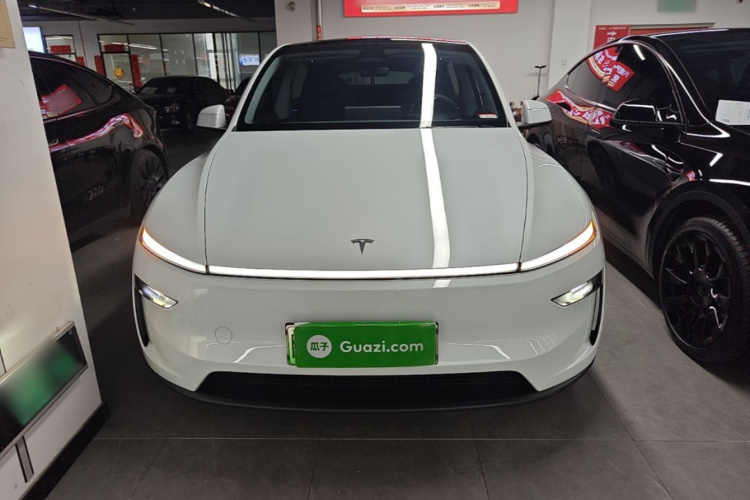 Tesla Model Y 2025 #3 Tesla Model Y 2025 car image #3