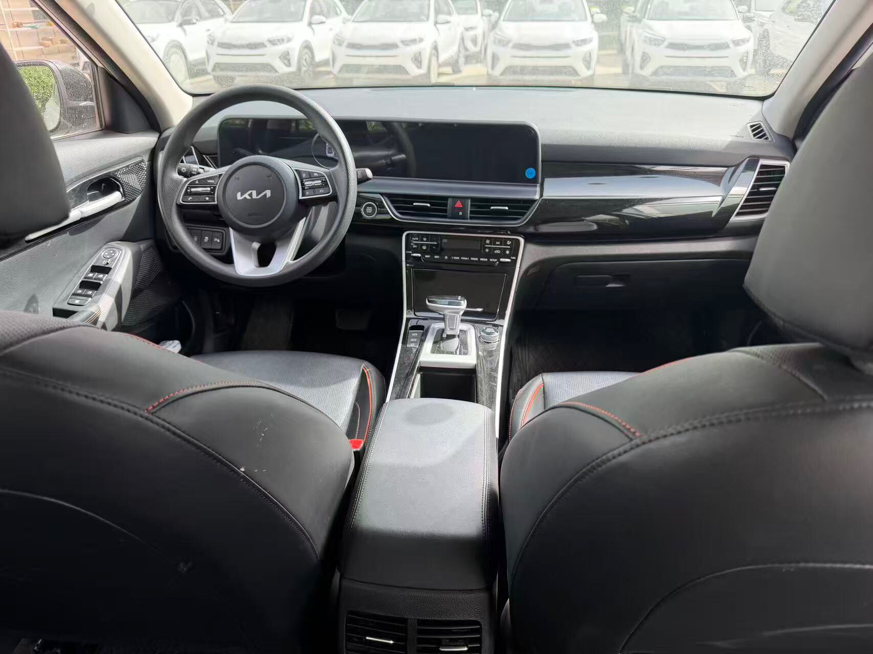 Kia Seltos 2025 immagine di auto #6