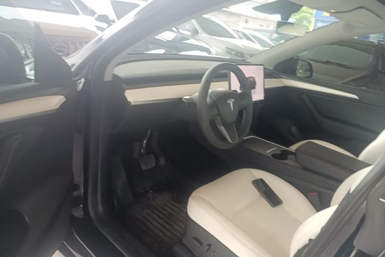 Tesla Model Y 2023 #16 Tesla Model Y 2023 car image #16