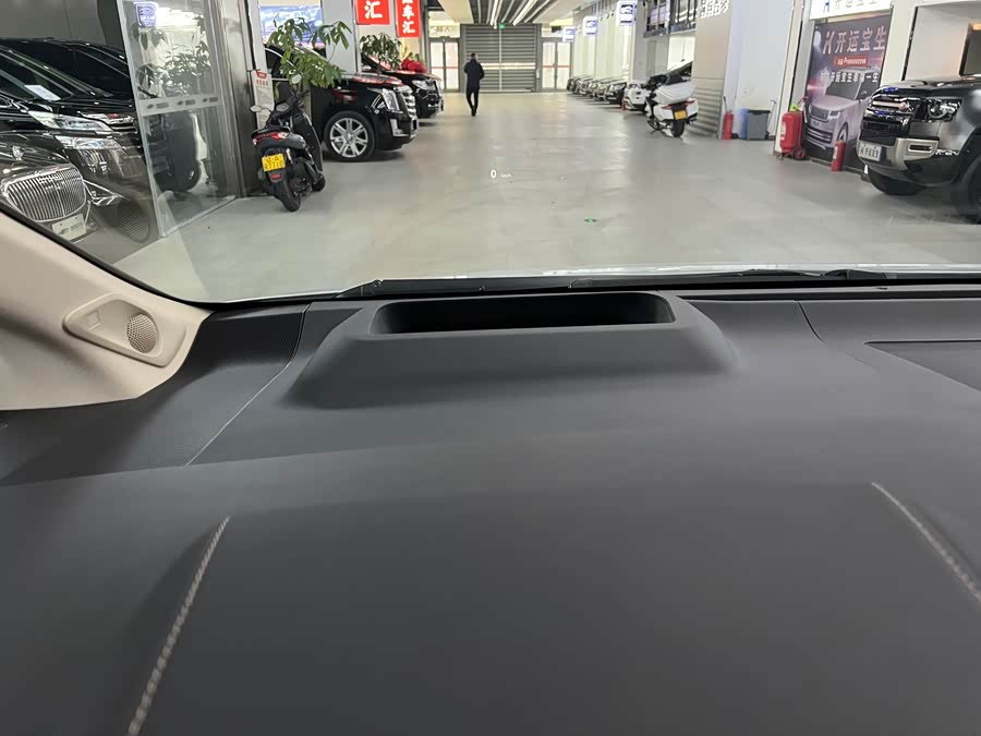 Toyota Alphard 2023 car image #25