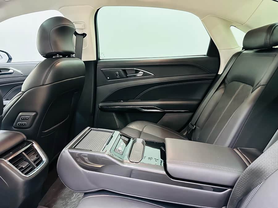 Ford Taurus 2021 car image #25