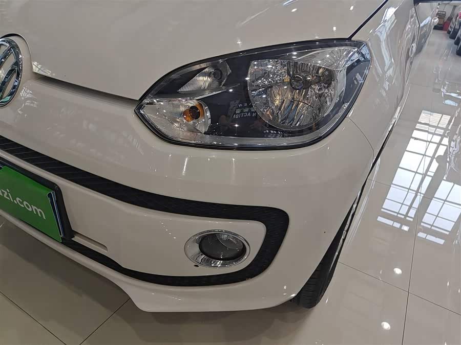 Volkswagen up! 2015 immagine di auto #25