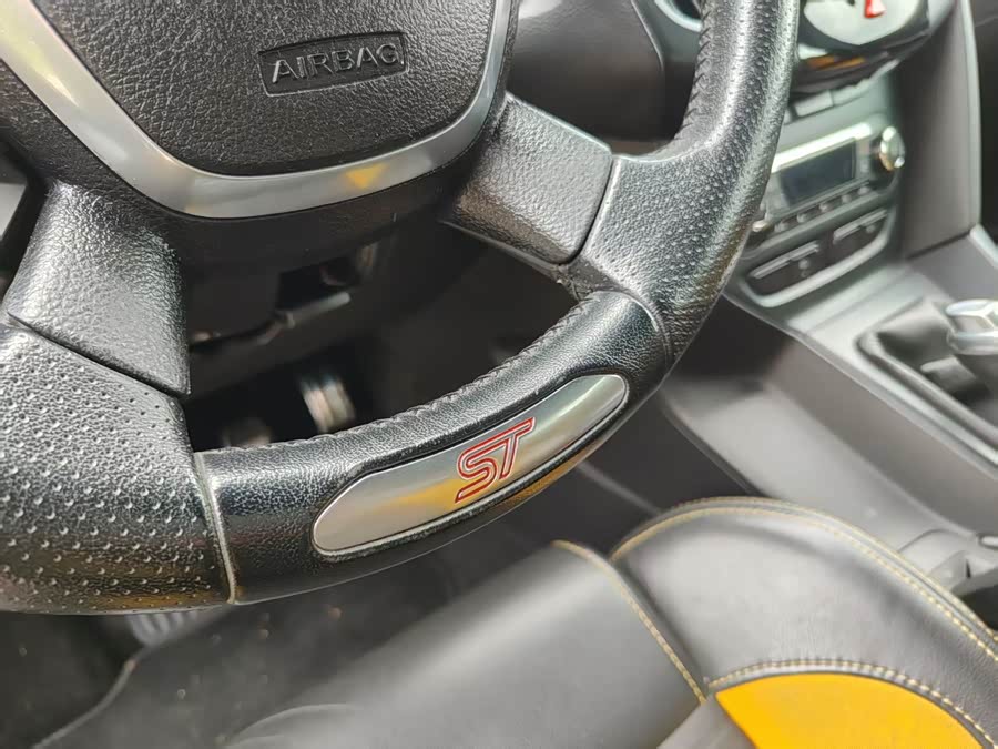 Ford Focus (Imported) 2014 car image #25