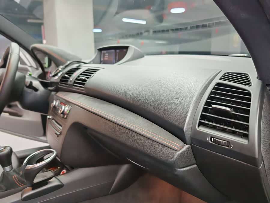 BMW 1 Series M 2012 car image #25