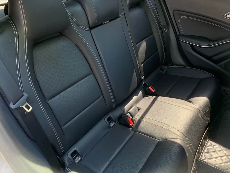 Mercedes-Benz GLA Class 2017 immagine di auto #25