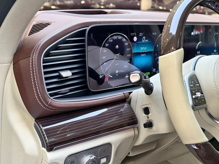 Mercedes-Benz Maybach GLS 2023 car image #25